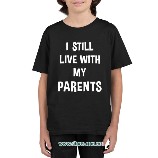 Playera Niño Frase Todavía Vivo Con Mis Papás