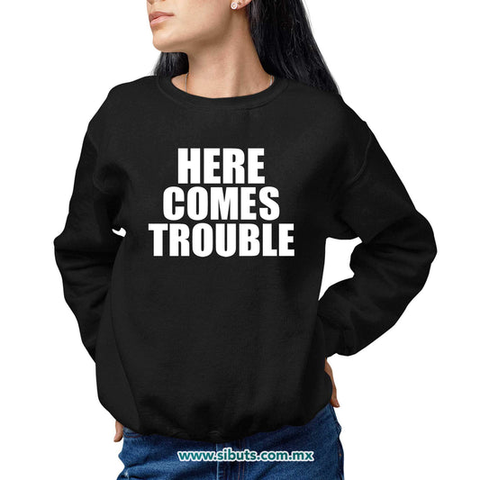 Sudadera Mujer Cuello Redondo Frase Here Comes Trouble