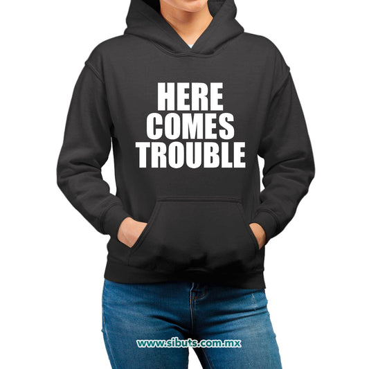 Sudadera Mujer Gorro Frase Here Comes Trouble